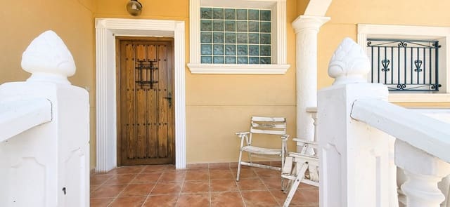 4 soveværelse Villa til salg i La Romana med swimmingpool garage - € 345.000 (Ref: 9772475)