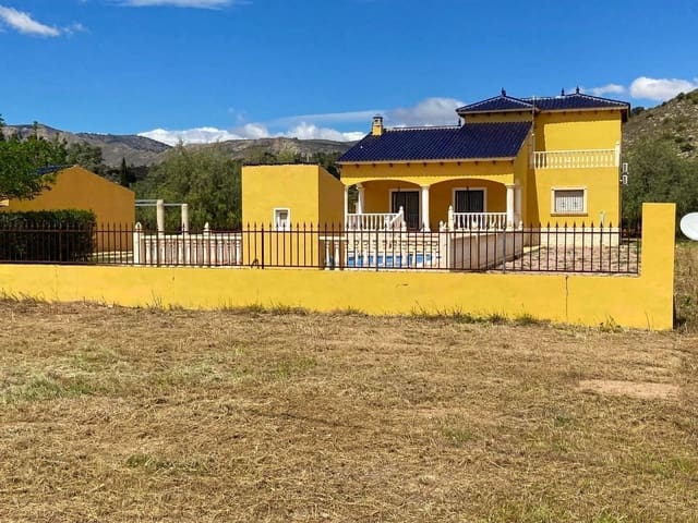 4 soveværelse Villa til salg i La Romana med swimmingpool garage - € 345.000 (Ref: 9772475)