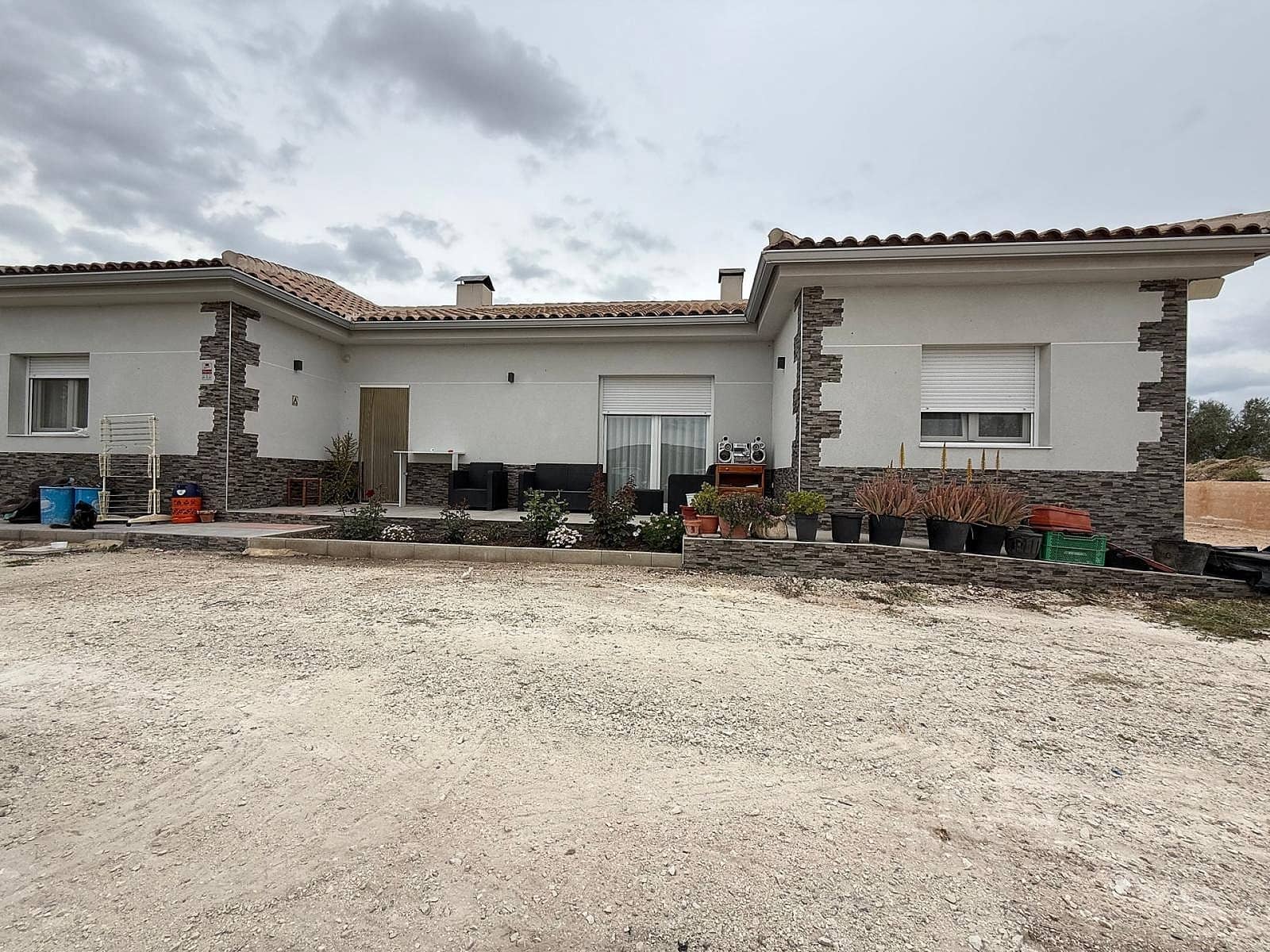 4 bedroom Villa for sale in Lel with pool - € 420,000 (Ref: 9827417)