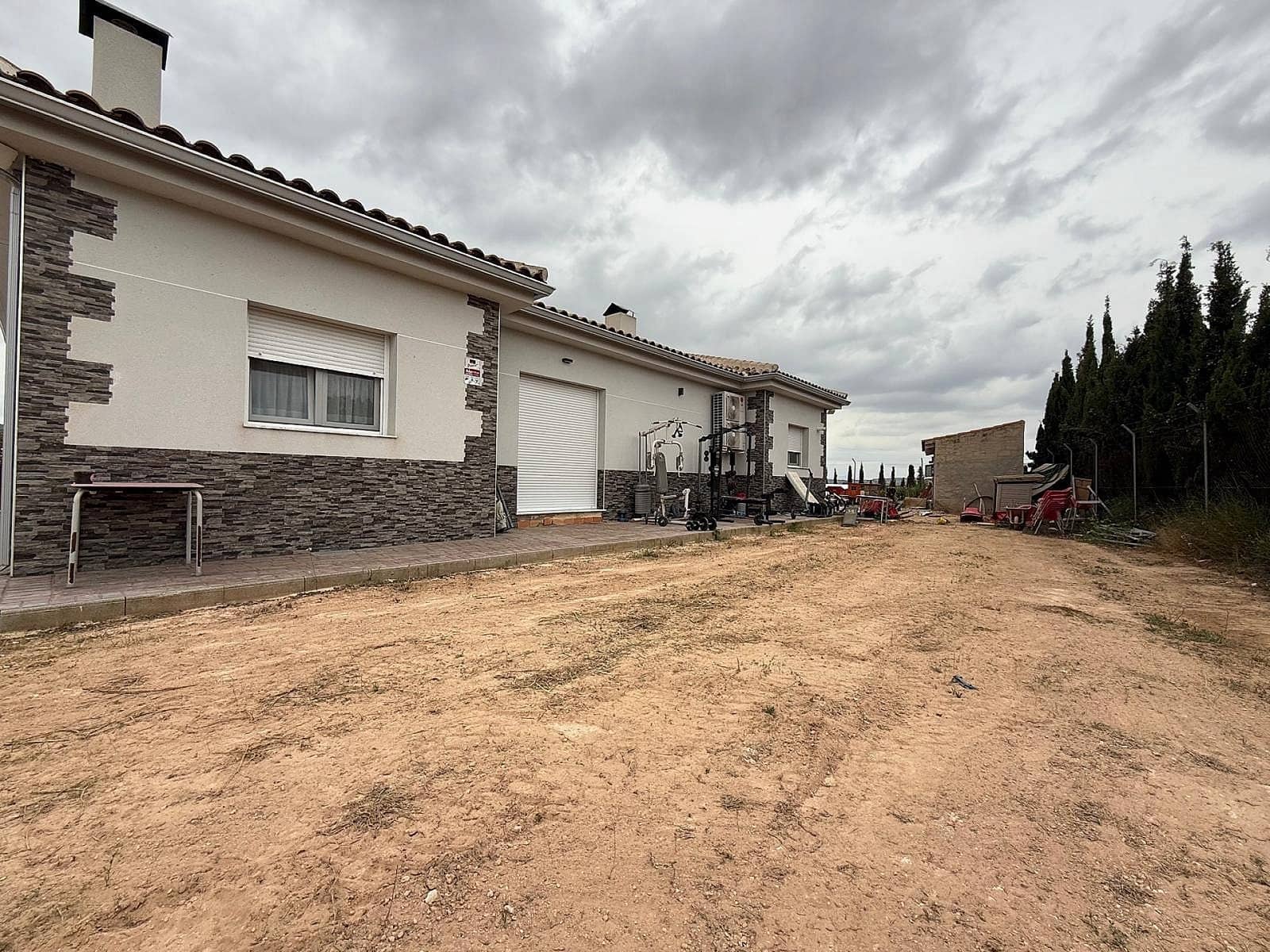 4 bedroom Villa for sale in Lel with pool - € 420,000 (Ref: 9827417)