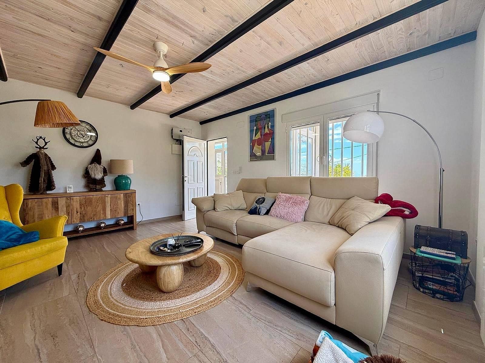 4 bedroom Villa for sale in La Romana with pool - € 369,995 (Ref: 9850185)