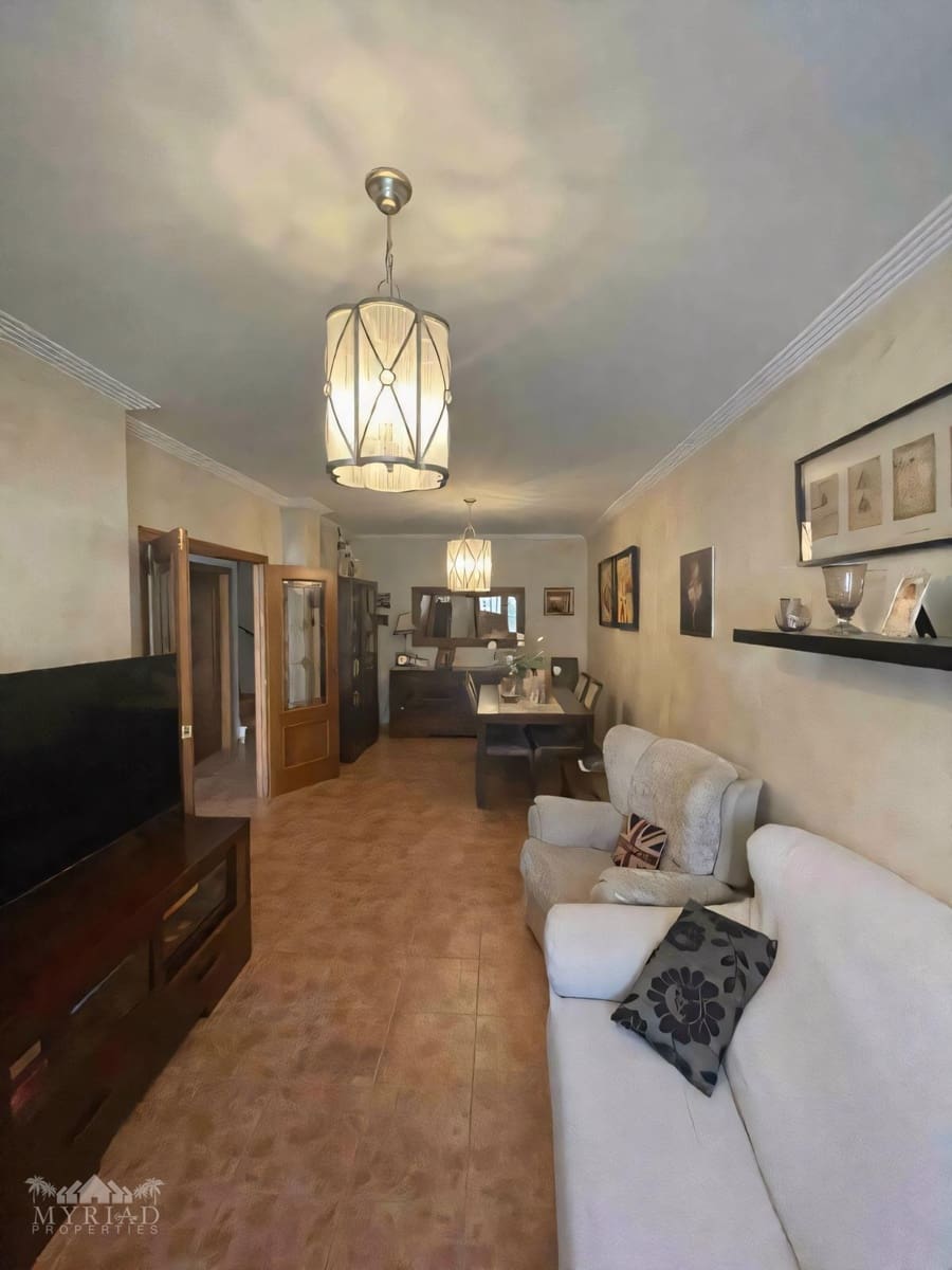 4 soveværelse Byhus til salg i Pinoso med swimmingpool - € 195.000 (Ref: 9858749)