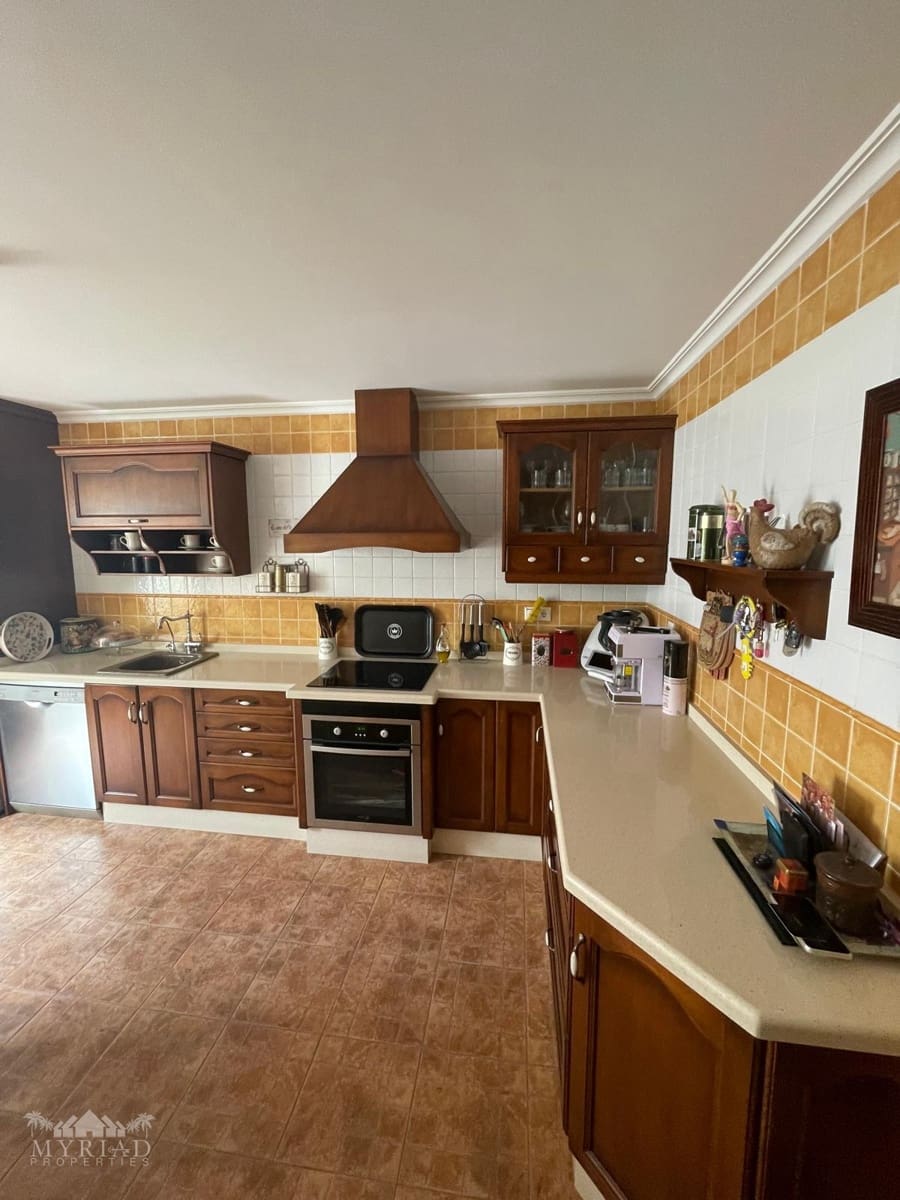 4 soveværelse Byhus til salg i Pinoso med swimmingpool - € 195.000 (Ref: 9858749)