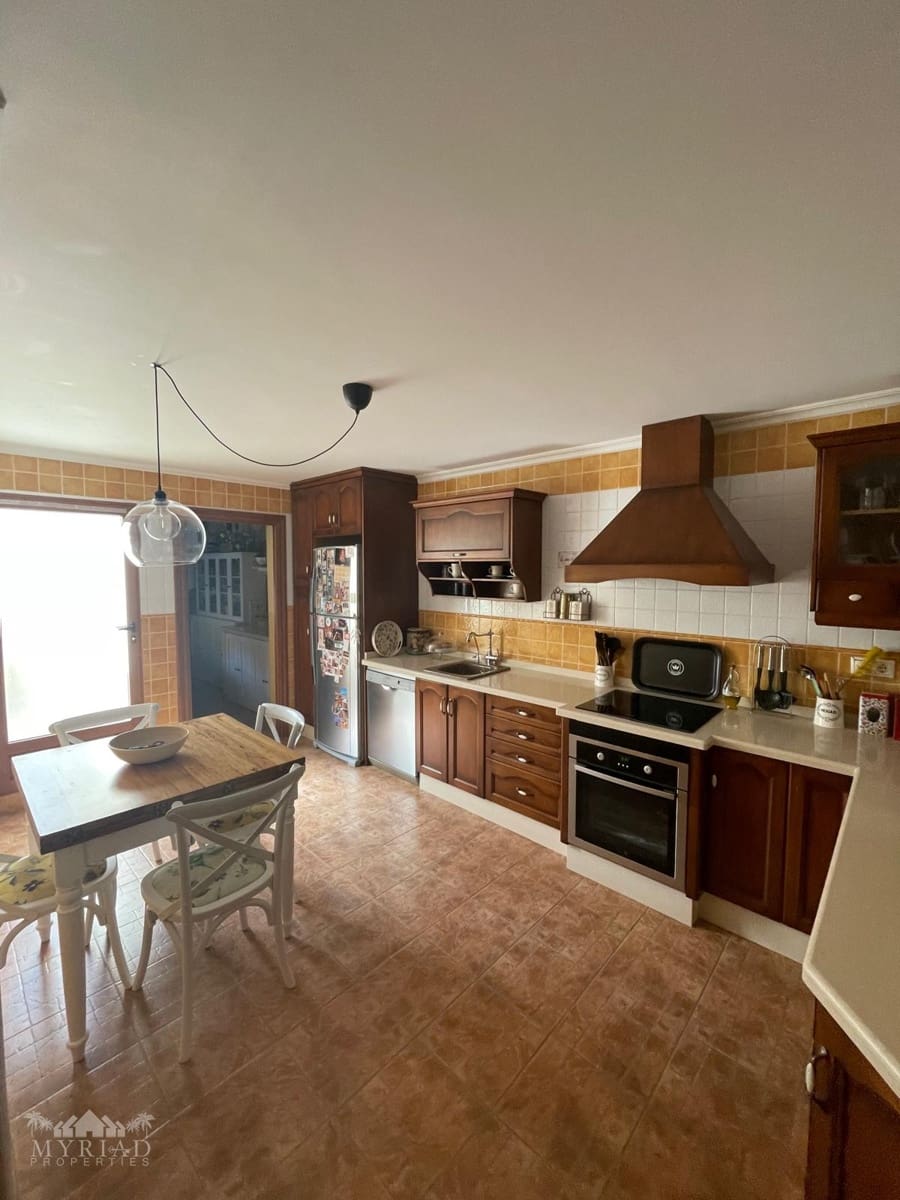4 soveværelse Byhus til salg i Pinoso med swimmingpool - € 195.000 (Ref: 9858749)