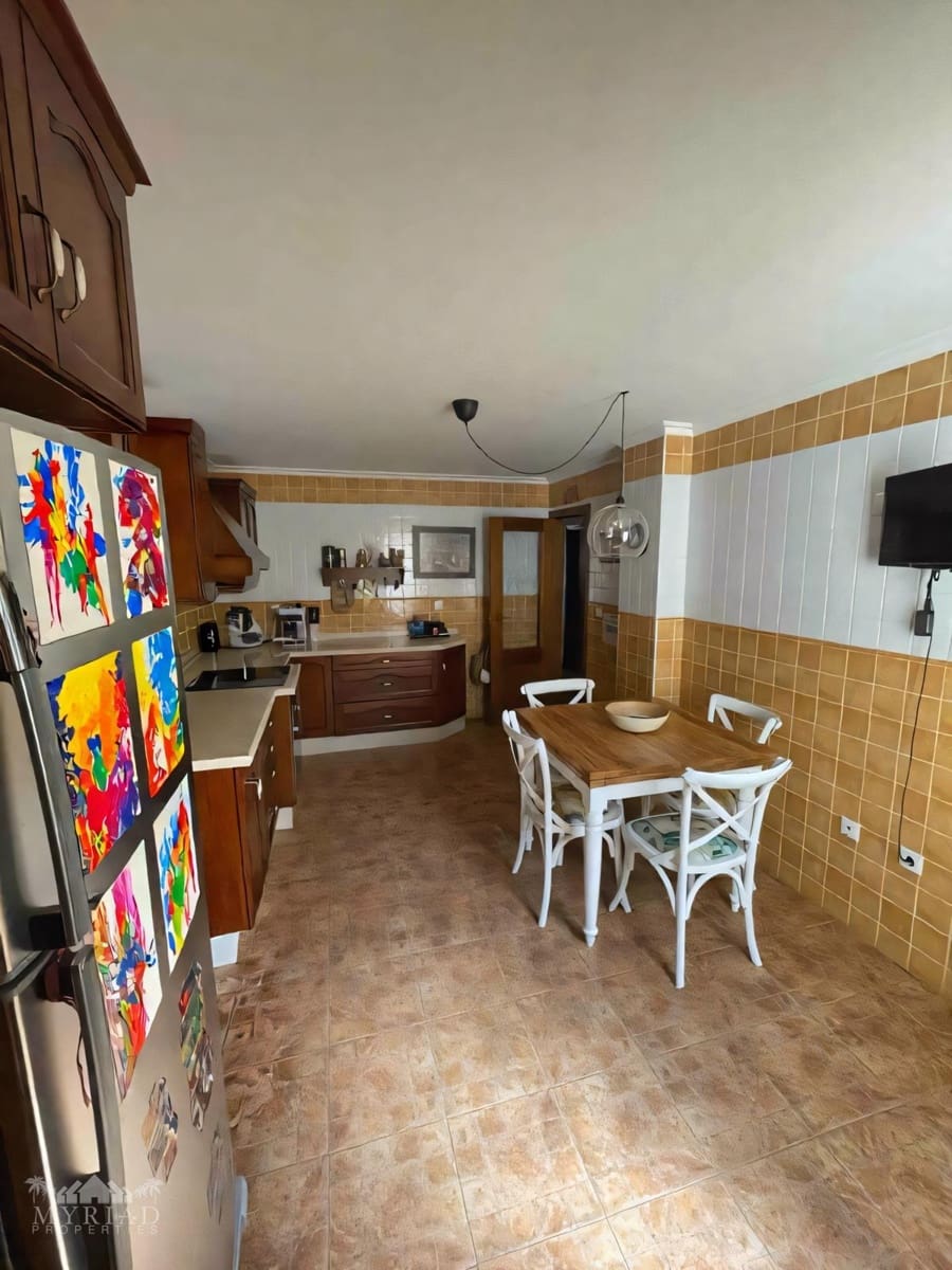 4 soveværelse Byhus til salg i Pinoso med swimmingpool - € 195.000 (Ref: 9858749)