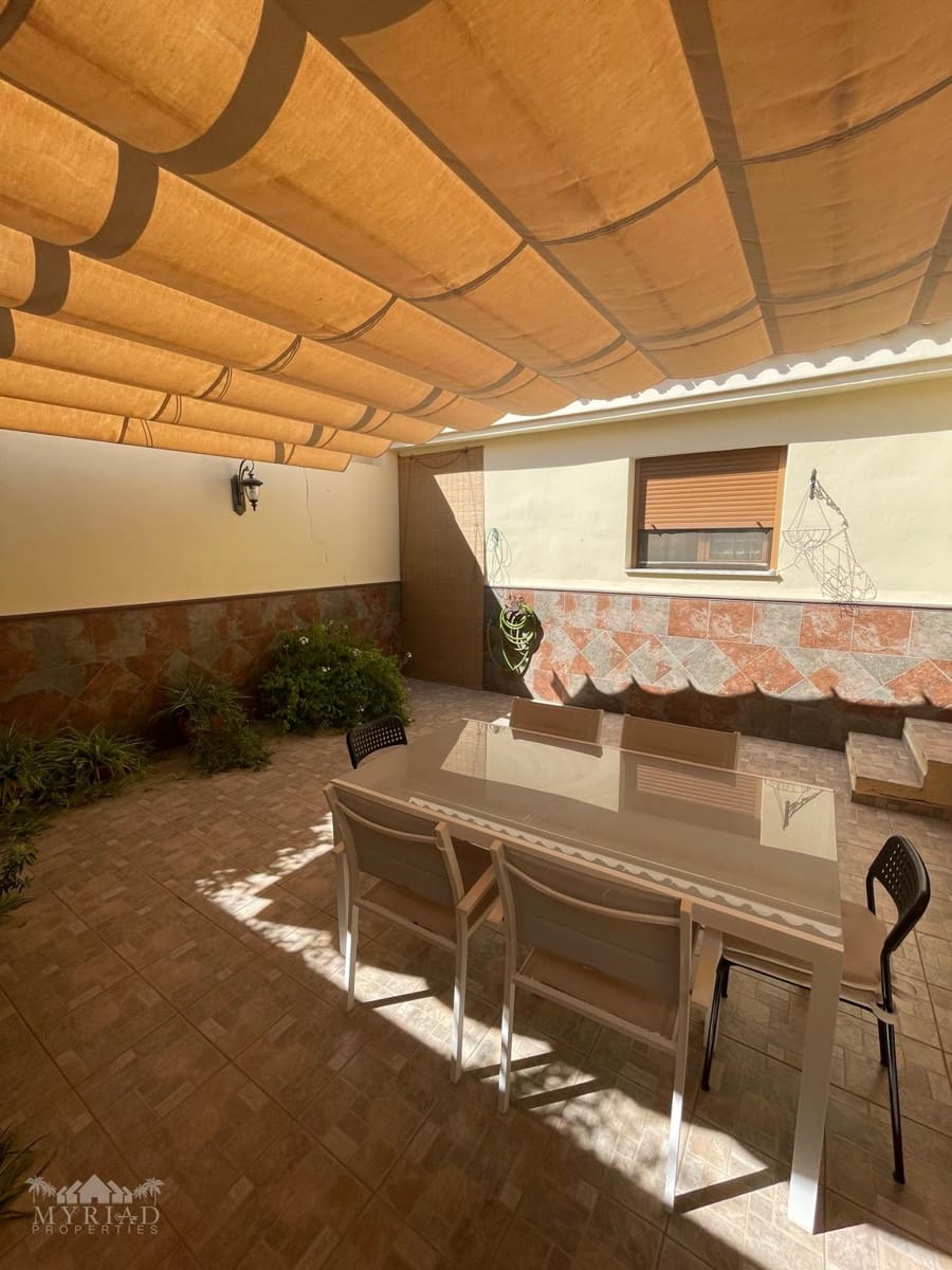 4 soveværelse Byhus til salg i Pinoso med swimmingpool - € 195.000 (Ref: 9858749)