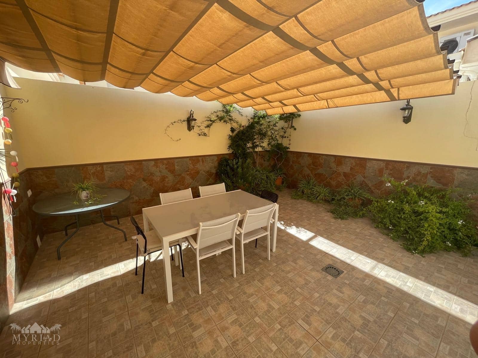 4 soveværelse Byhus til salg i Pinoso med swimmingpool - € 195.000 (Ref: 9858749)