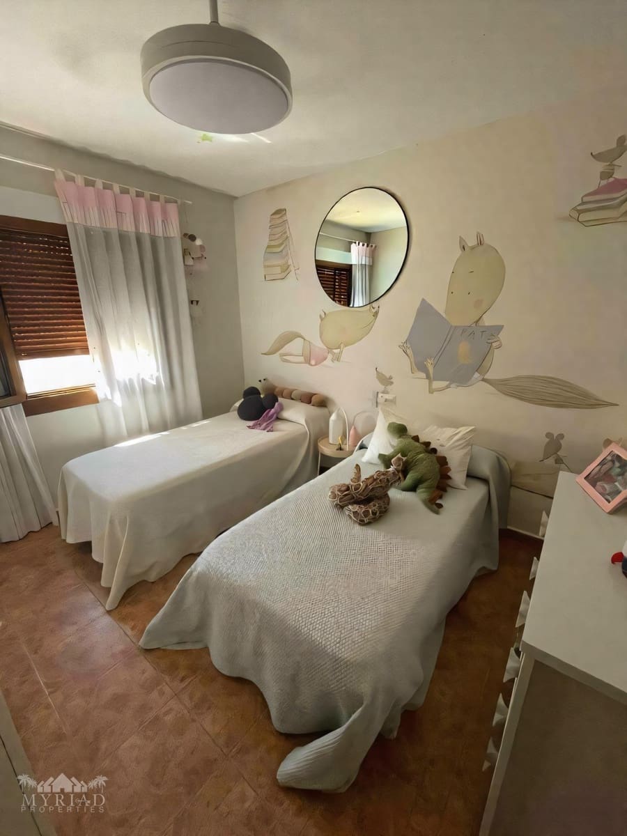 4 soveværelse Byhus til salg i Pinoso med swimmingpool - € 195.000 (Ref: 9858749)