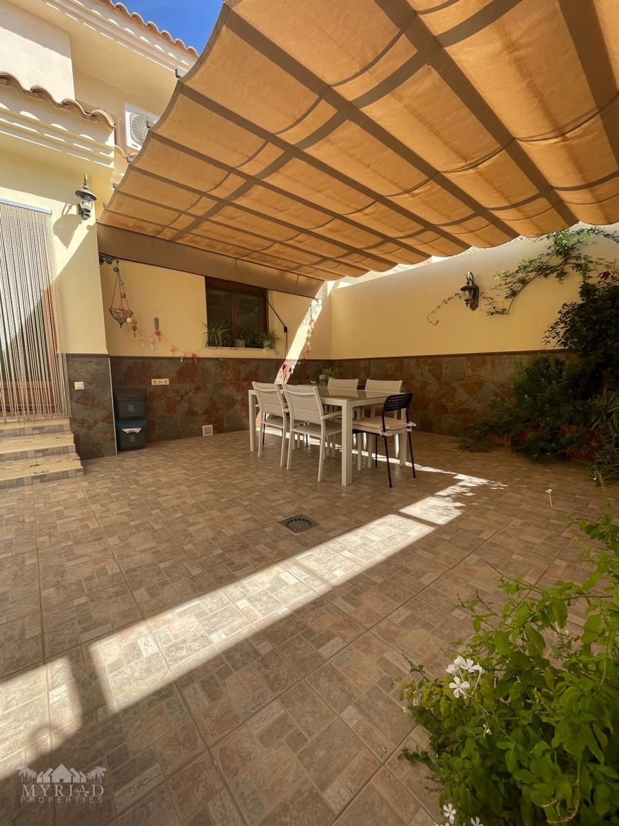 4 soveværelse Byhus til salg i Pinoso med swimmingpool - € 195.000 (Ref: 9858749)