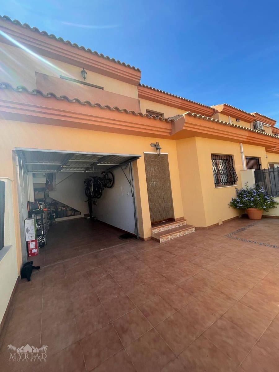 4 soveværelse Byhus til salg i Pinoso med swimmingpool - € 195.000 (Ref: 9858749)
