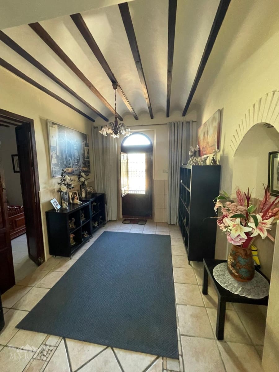 6 bedroom Finca/Country House for sale in Pinoso with pool - € 395,000 (Ref: 9858752)