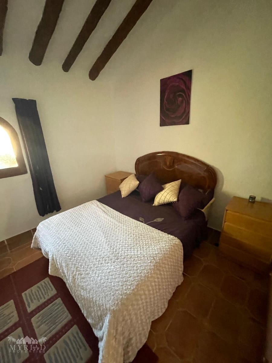 6 bedroom Finca/Country House for sale in Pinoso with pool - € 395,000 (Ref: 9858752)