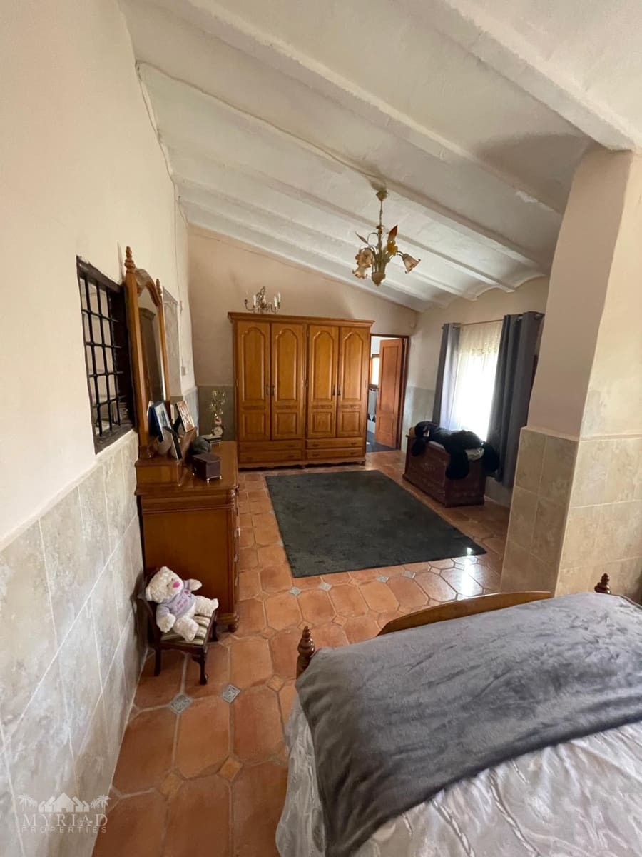 6 bedroom Finca/Country House for sale in Pinoso with pool - € 395,000 (Ref: 9858752)