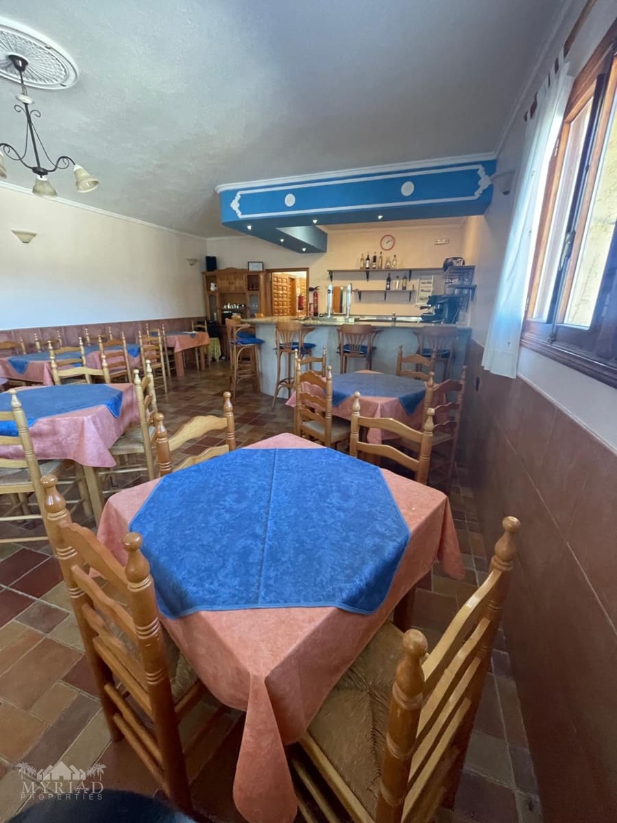 6 bedroom Finca/Country House for sale in Pinoso with pool - € 395,000 (Ref: 9858752)