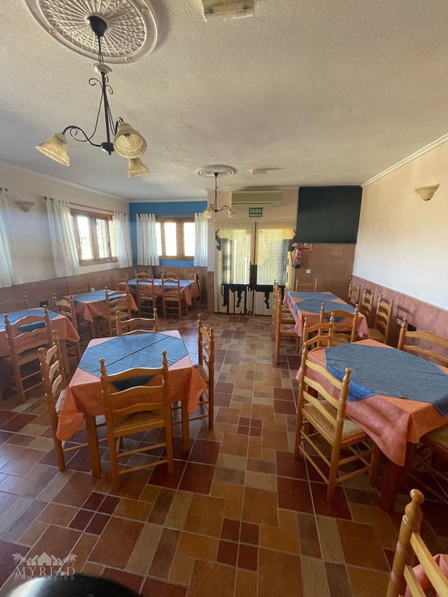 6 bedroom Finca/Country House for sale in Pinoso with pool - € 395,000 (Ref: 9858752)