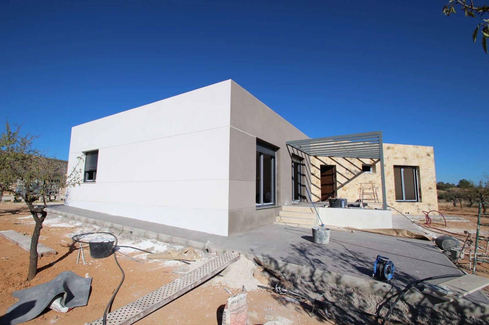Chalet de 4 habitaciones en Hondón de las Nieves en venta con piscina - 310.924 € (Ref: 9858754)
