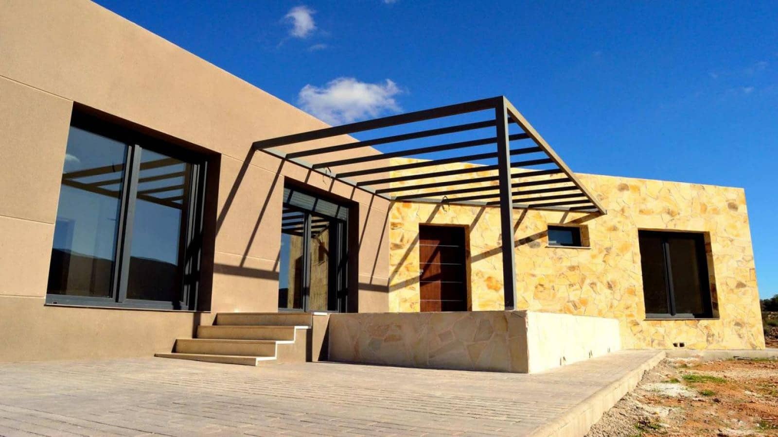Chalet de 4 habitaciones en Hondón de las Nieves en venta con piscina - 310.924 € (Ref: 9858754)