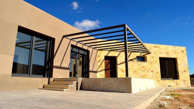 Chalet de 4 habitaciones en Hondón de las Nieves en venta con piscina - 310.924 € (Ref: 9858754)