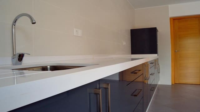 Chalet de 4 habitaciones en Hondón de las Nieves en venta con piscina - 310.924 € (Ref: 9858754)
