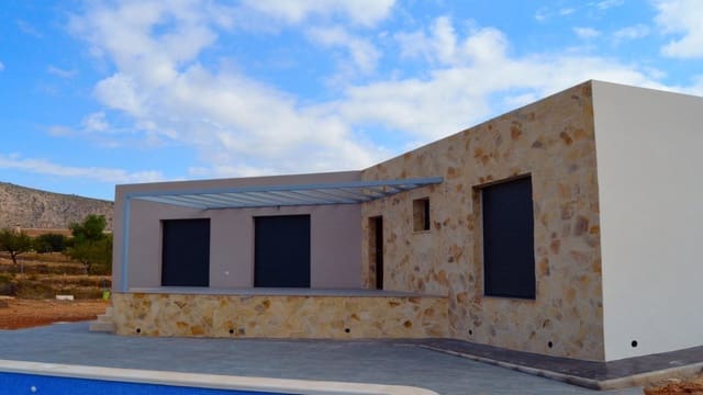 Chalet de 4 habitaciones en Hondón de las Nieves en venta con piscina - 310.924 € (Ref: 9858754)