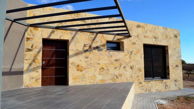 Chalet de 4 habitaciones en Hondón de las Nieves en venta con piscina - 310.924 € (Ref: 9858754)