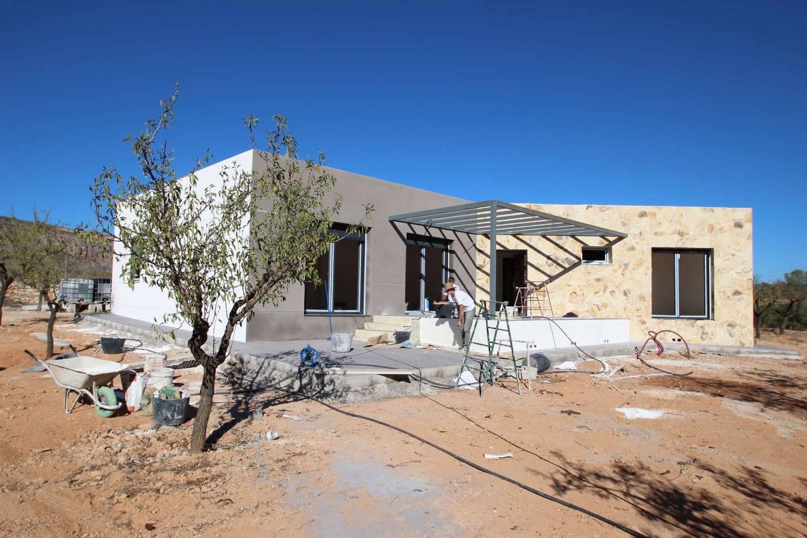 Chalet de 4 habitaciones en Hondón de las Nieves en venta con piscina - 310.924 € (Ref: 9858754)