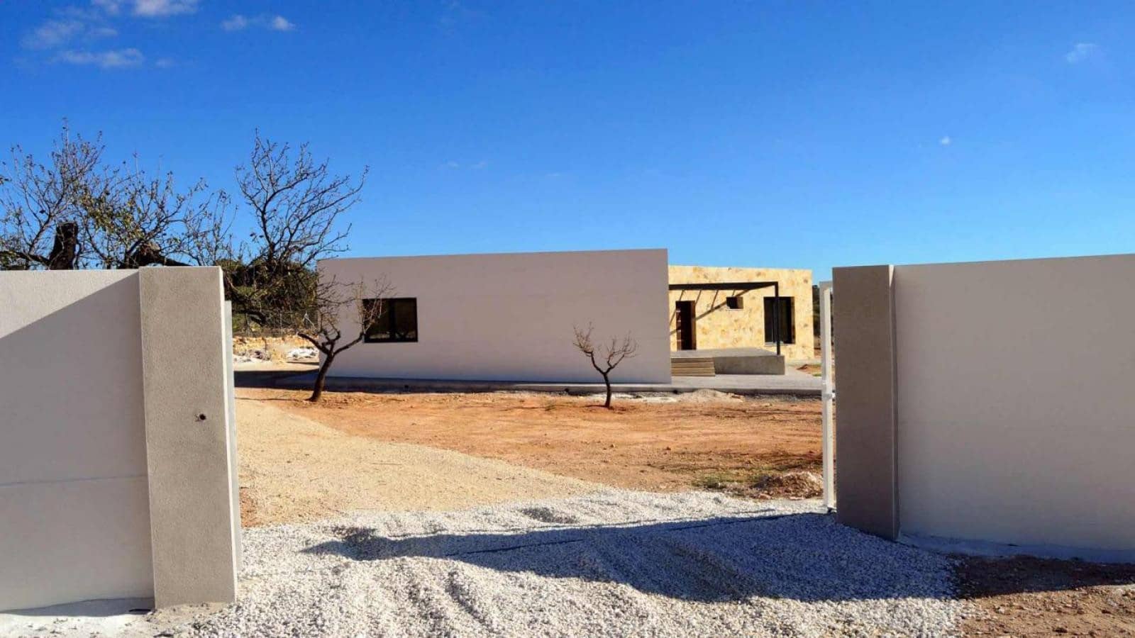 Chalet de 4 habitaciones en Hondón de las Nieves en venta con piscina - 310.924 € (Ref: 9858754)