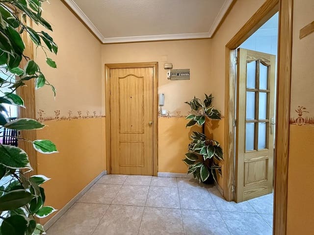 5 soveværelse Lejlighed til salg i Pinoso med swimmingpool - € 130.000 (Ref: 9858765)