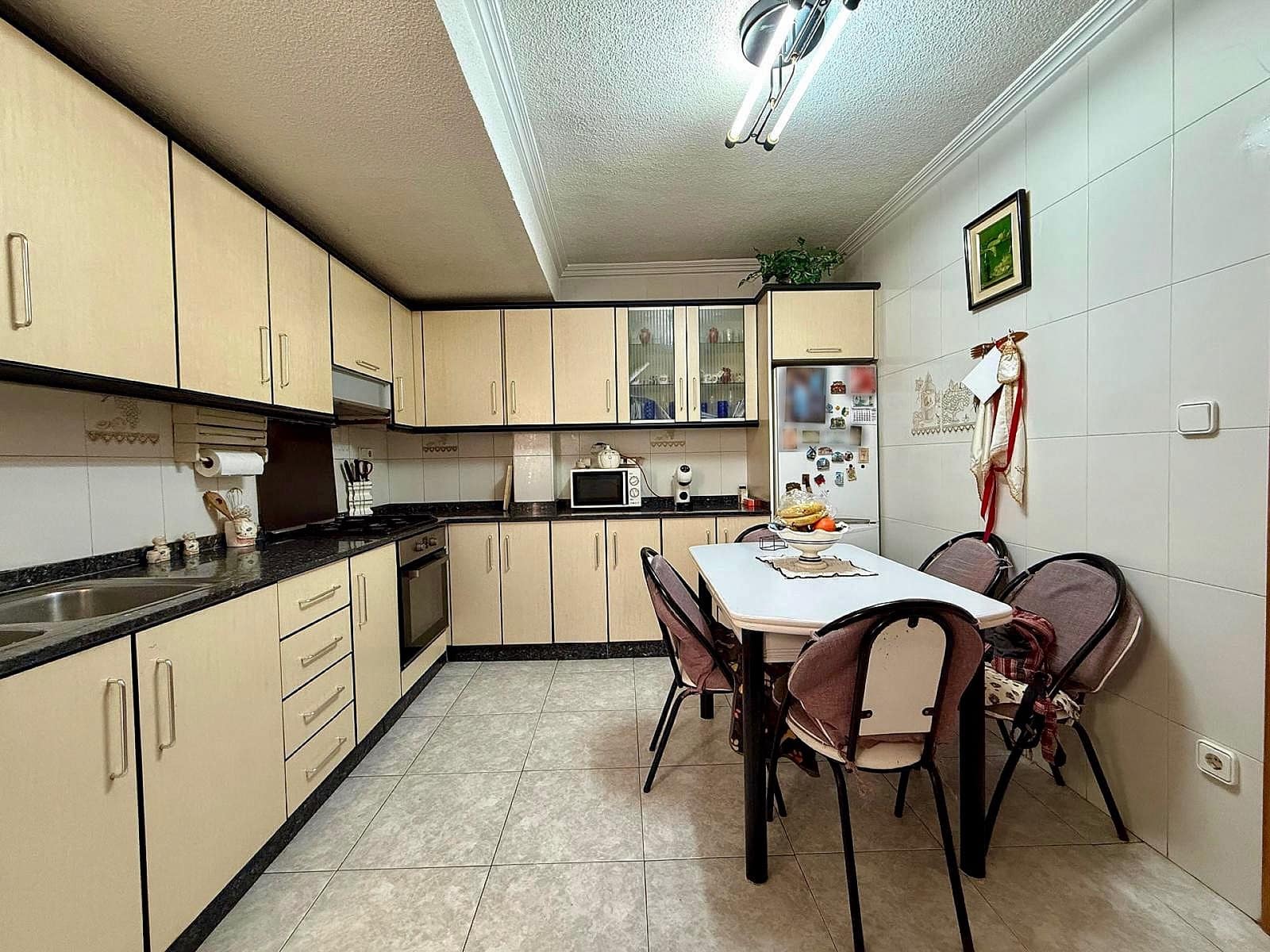 5 bedroom Apartment for sale in Pinoso with pool - € 130,000 (Ref: 9858765)