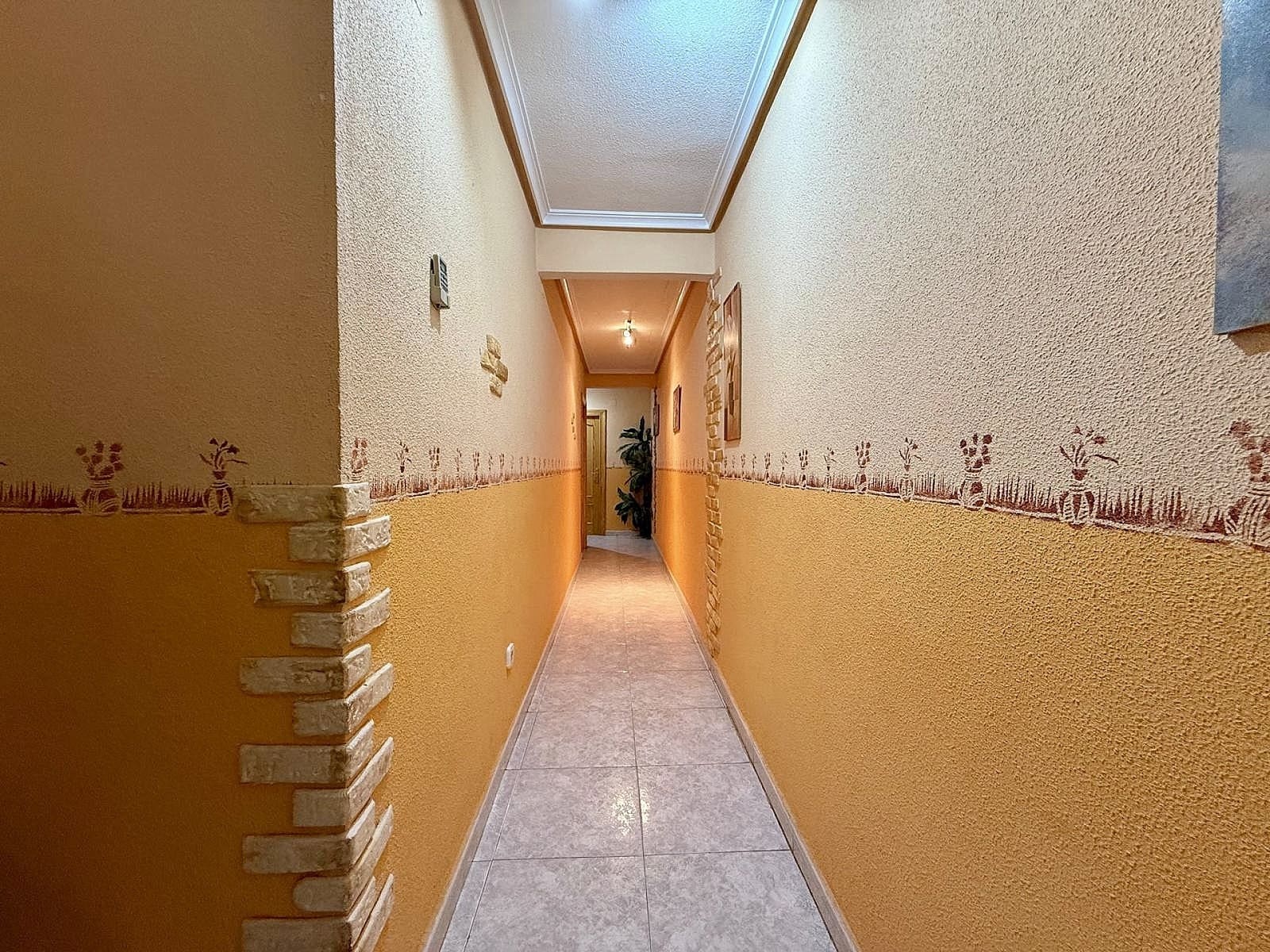 5 bedroom Apartment for sale in Pinoso with pool - € 130,000 (Ref: 9858765)