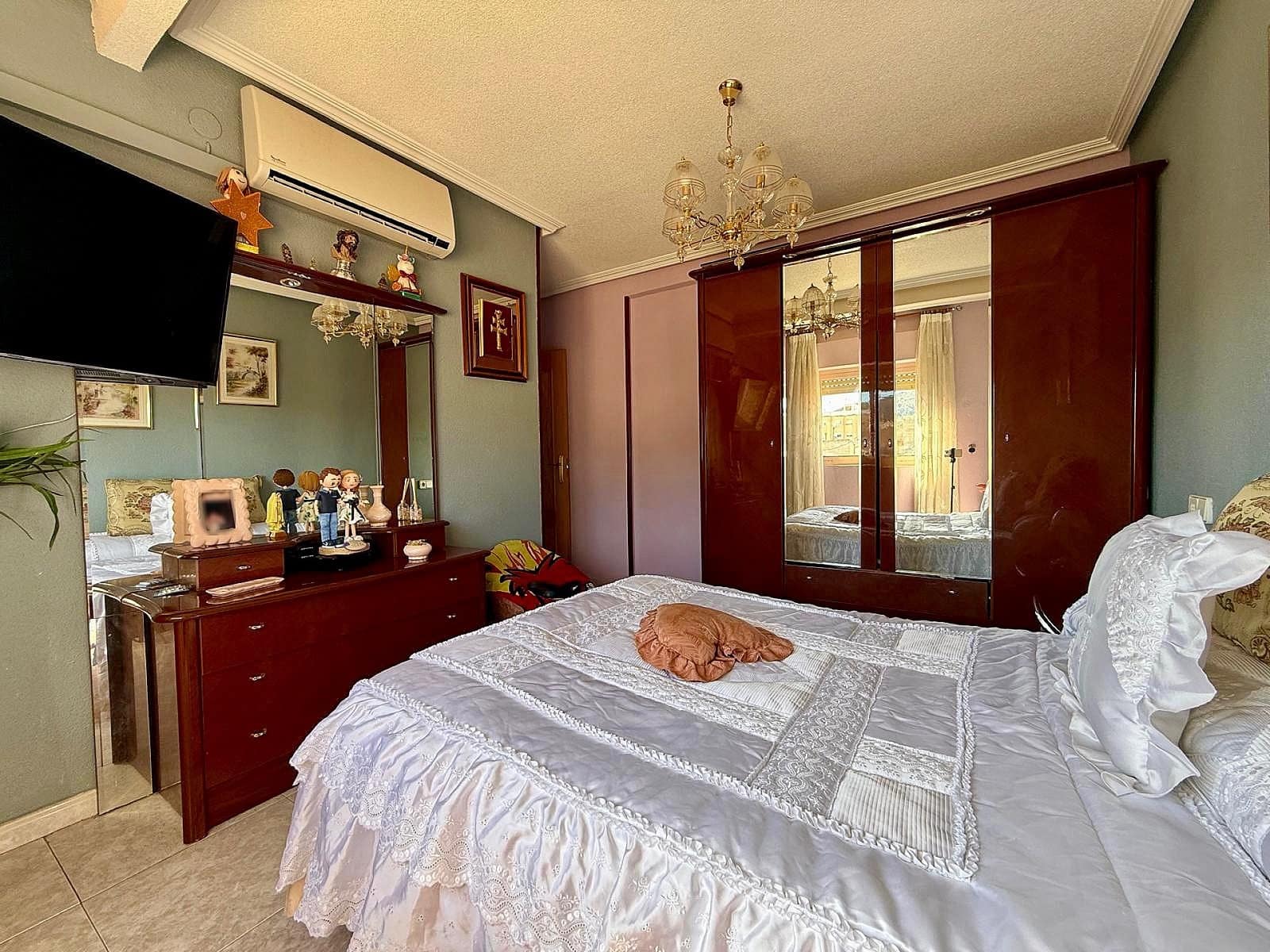 5 bedroom Apartment for sale in Pinoso with pool - € 130,000 (Ref: 9858765)