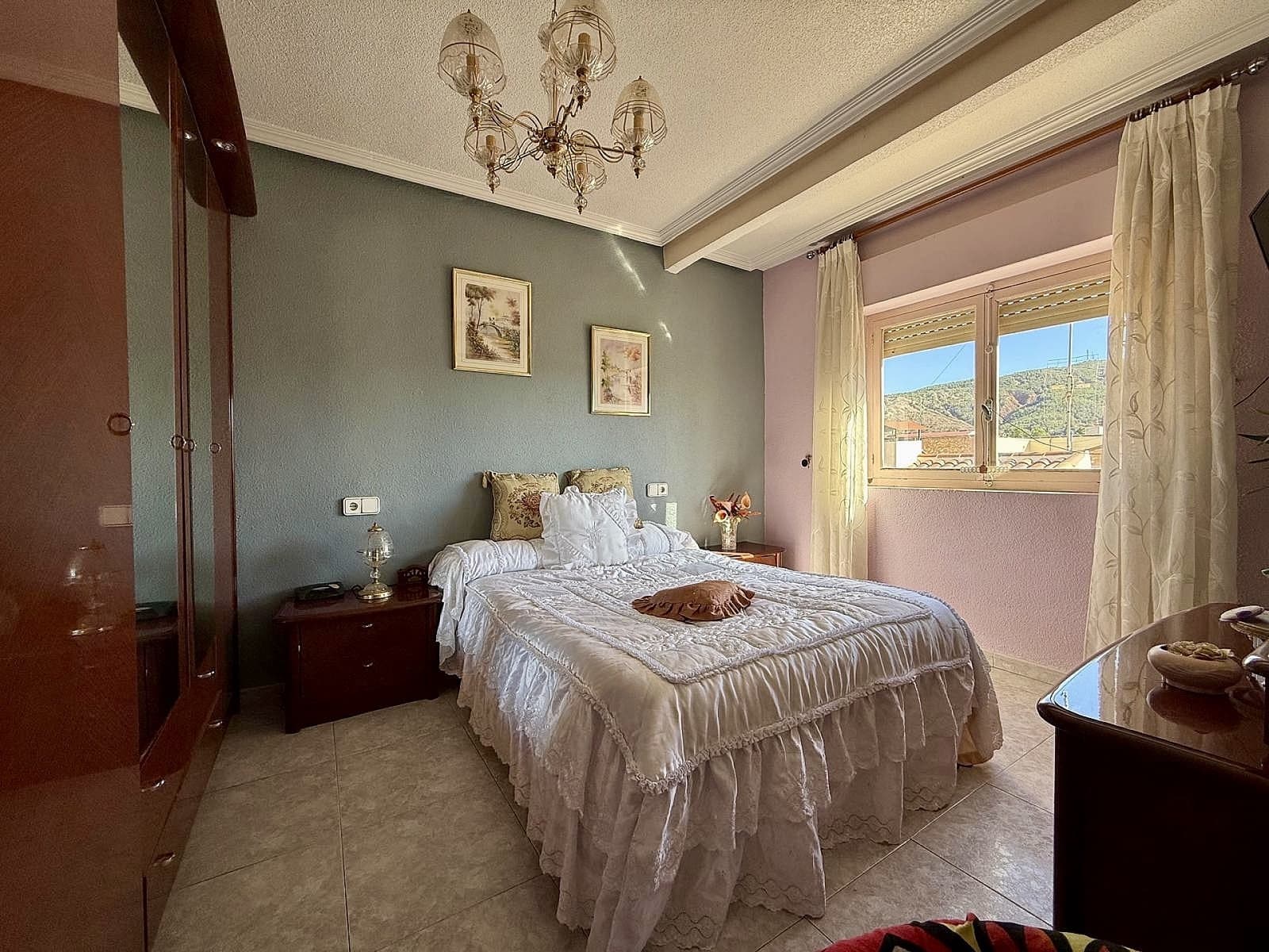 5 bedroom Apartment for sale in Pinoso with pool - € 130,000 (Ref: 9858765)