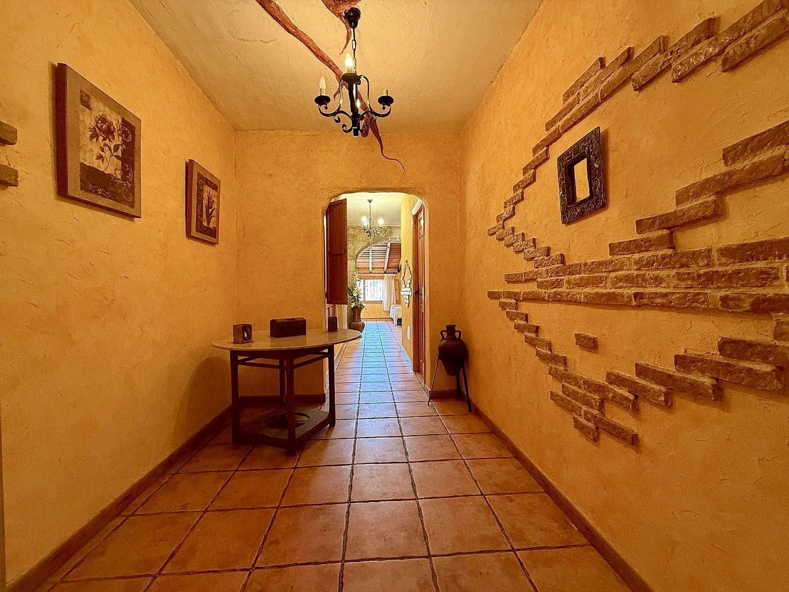 5 bedroom Apartment for sale in Pinoso with pool - € 130,000 (Ref: 9858765)