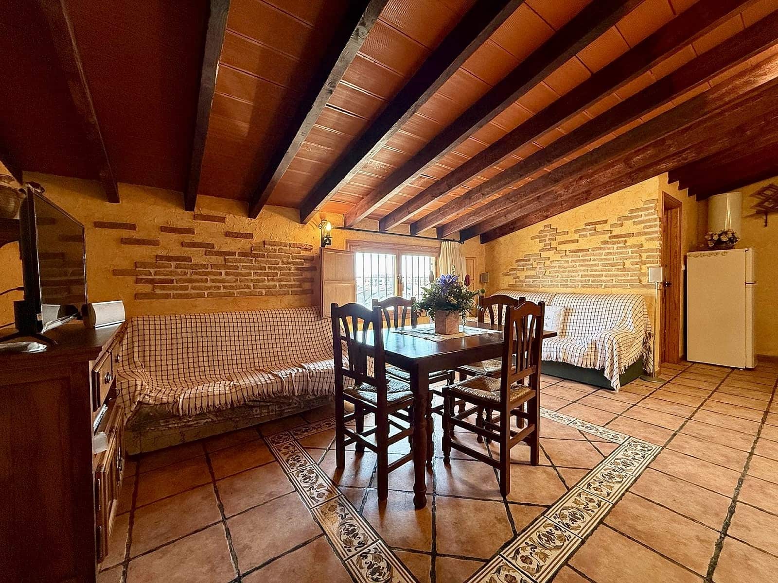 5 bedroom Apartment for sale in Pinoso with pool - € 130,000 (Ref: 9858765)