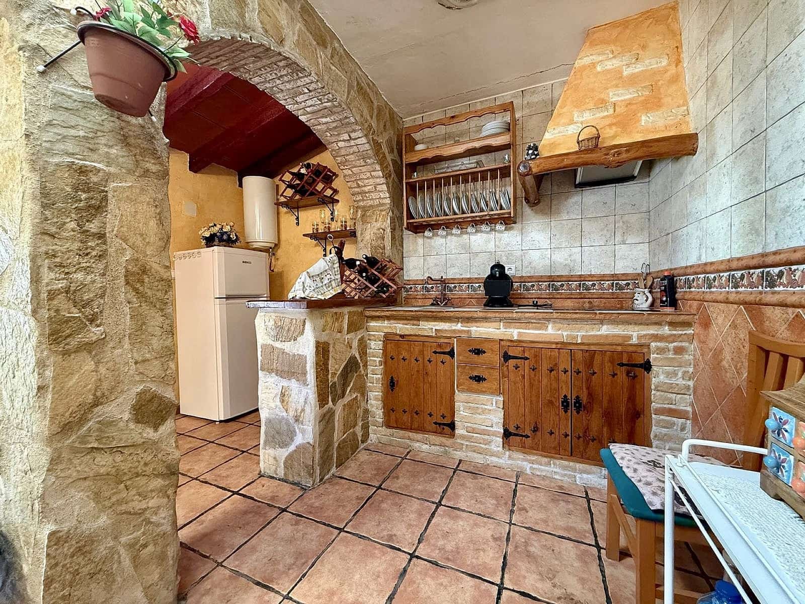 5 bedroom Apartment for sale in Pinoso with pool - € 130,000 (Ref: 9858765)