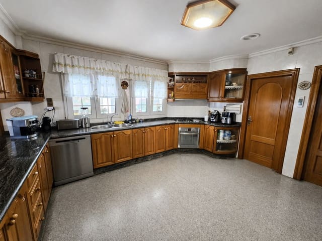 6 soverom Villa til salgs i Sax med svømmebasseng garasje - € 575 000 (Ref: 9858774)