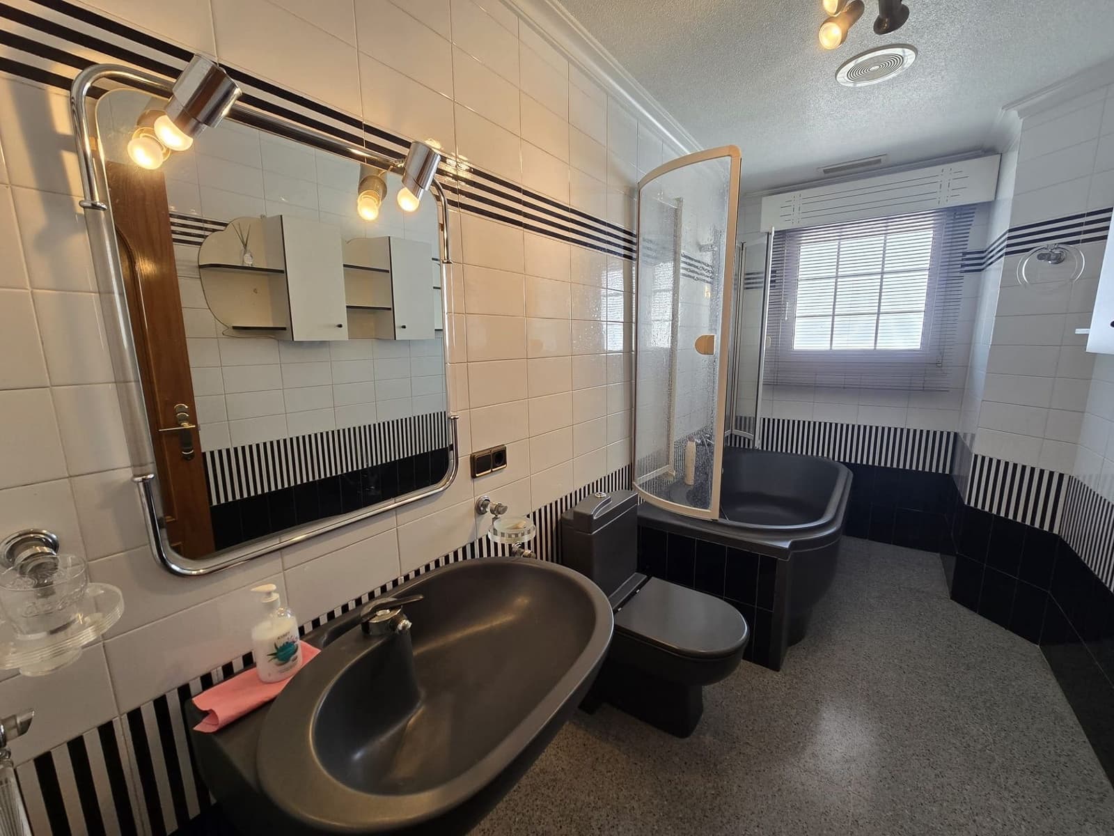 6 soverom Villa til salgs i Sax med svømmebasseng garasje - € 575 000 (Ref: 9858774)