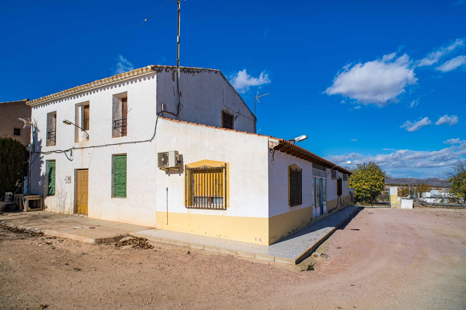 8 bedroom Finca/Country House for sale in Raspay with pool - € 300,000 (Ref: 9858784)