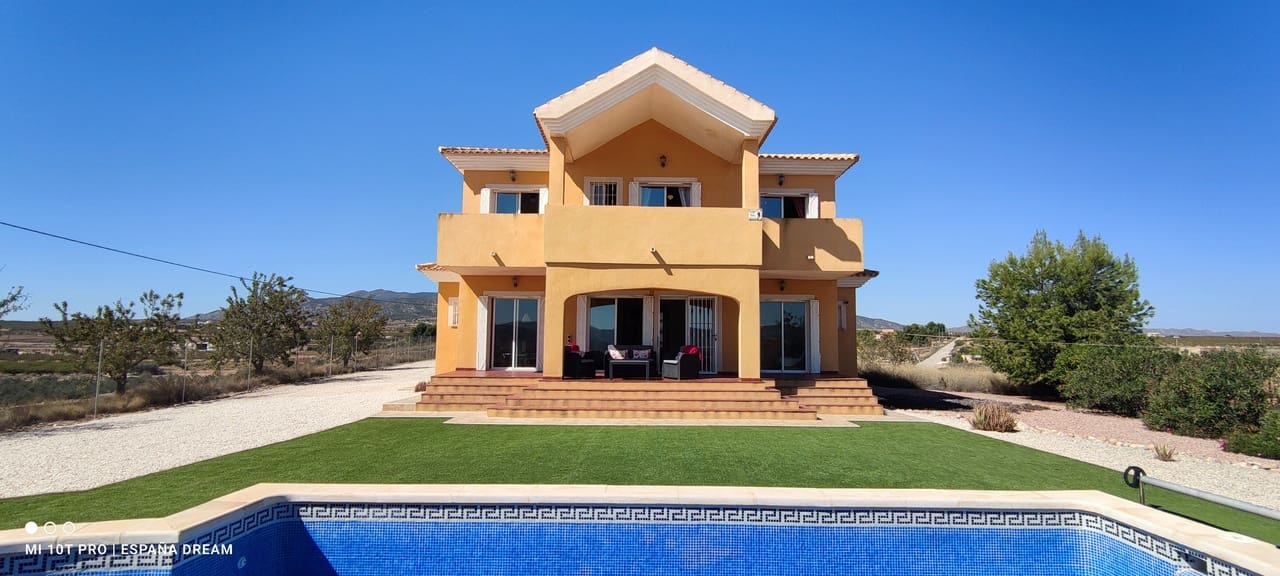 4 bedroom Villa for sale in Pinoso with pool - € 324,995 (Ref: 9858788)