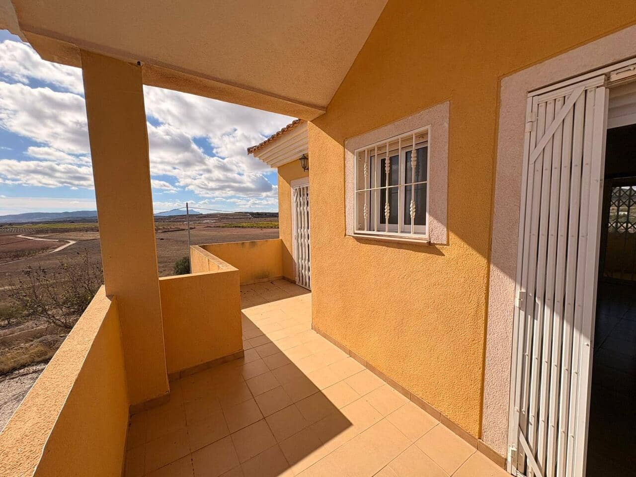 4 bedroom Villa for sale in Pinoso with pool - € 324,995 (Ref: 9858788)