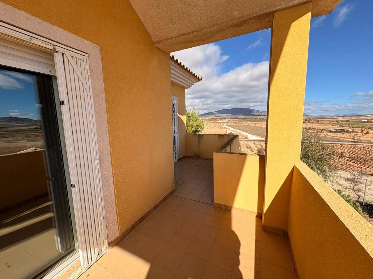 4 bedroom Villa for sale in Pinoso with pool - € 324,995 (Ref: 9858788)