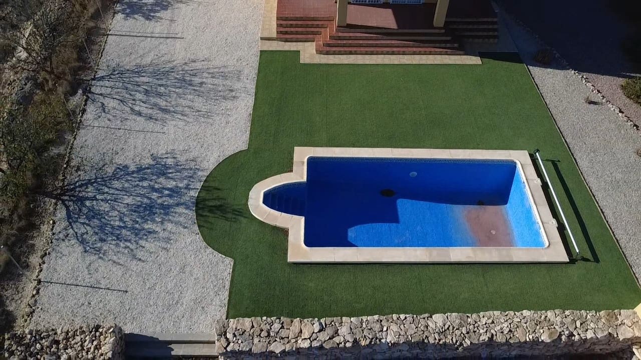 4 bedroom Villa for sale in Pinoso with pool - € 324,995 (Ref: 9858788)