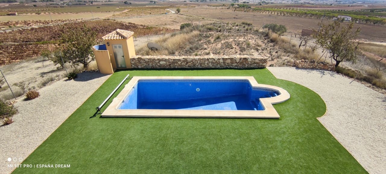 4 bedroom Villa for sale in Pinoso with pool - € 324,995 (Ref: 9858788)