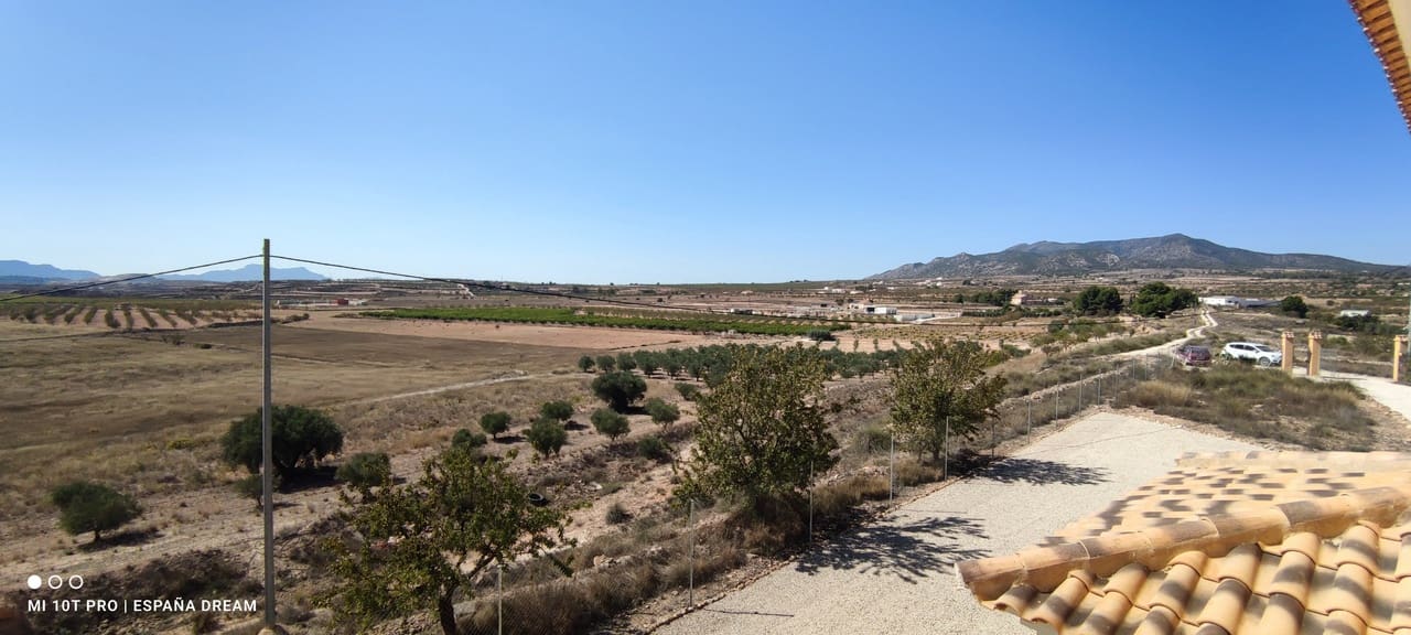 4 bedroom Villa for sale in Pinoso with pool - € 324,995 (Ref: 9858788)