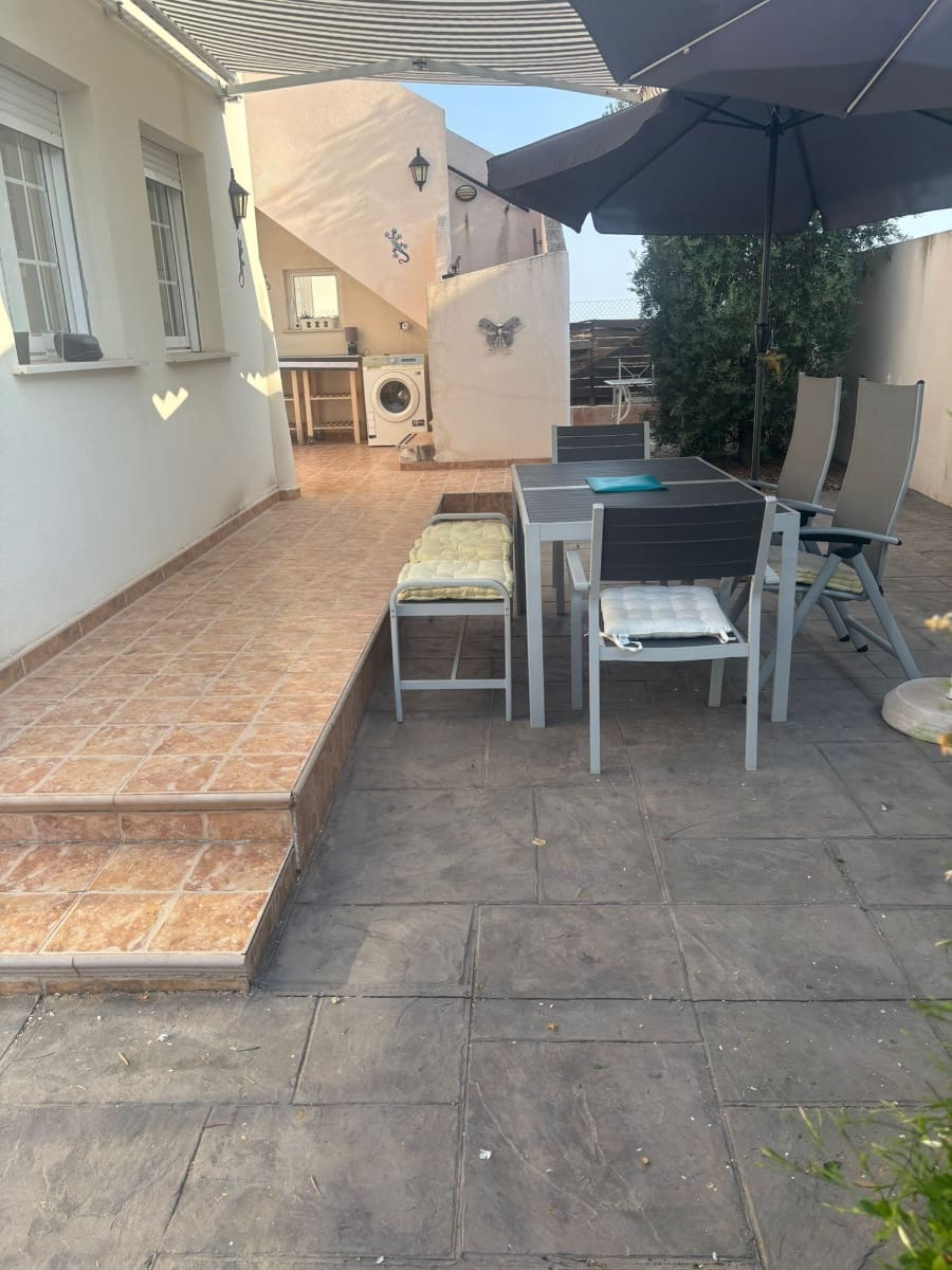 5 bedroom Villa for sale in Fortuna with pool - € 269,500 (Ref: 9858792)
