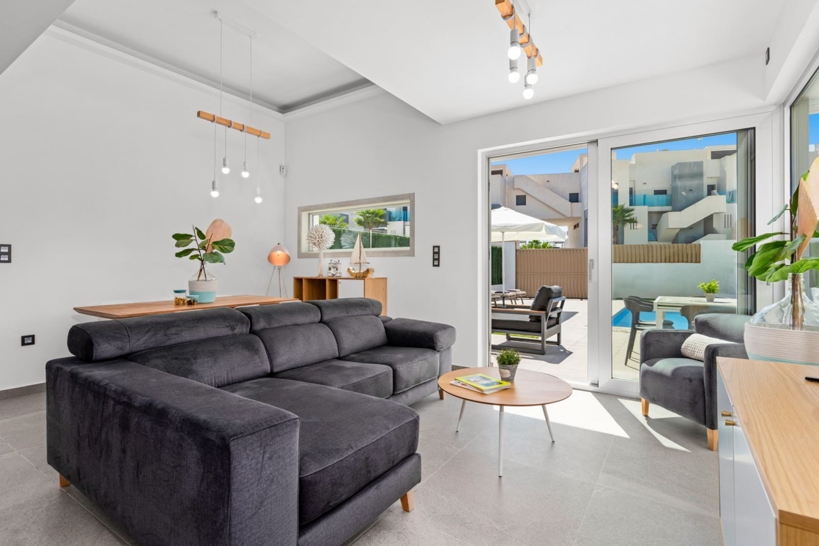 Chalet de 3 habitaciones en El Raso en venta con piscina - 445.000 € (Ref: 9858796)