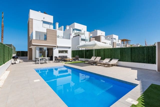 Chalet de 3 habitaciones en El Raso, Guardamar del Segura en venta con piscina - 445.000 € (Ref: 9858796)