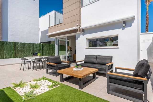 Chalet de 3 habitaciones en El Raso, Guardamar del Segura en venta con piscina - 445.000 € (Ref: 9858796)