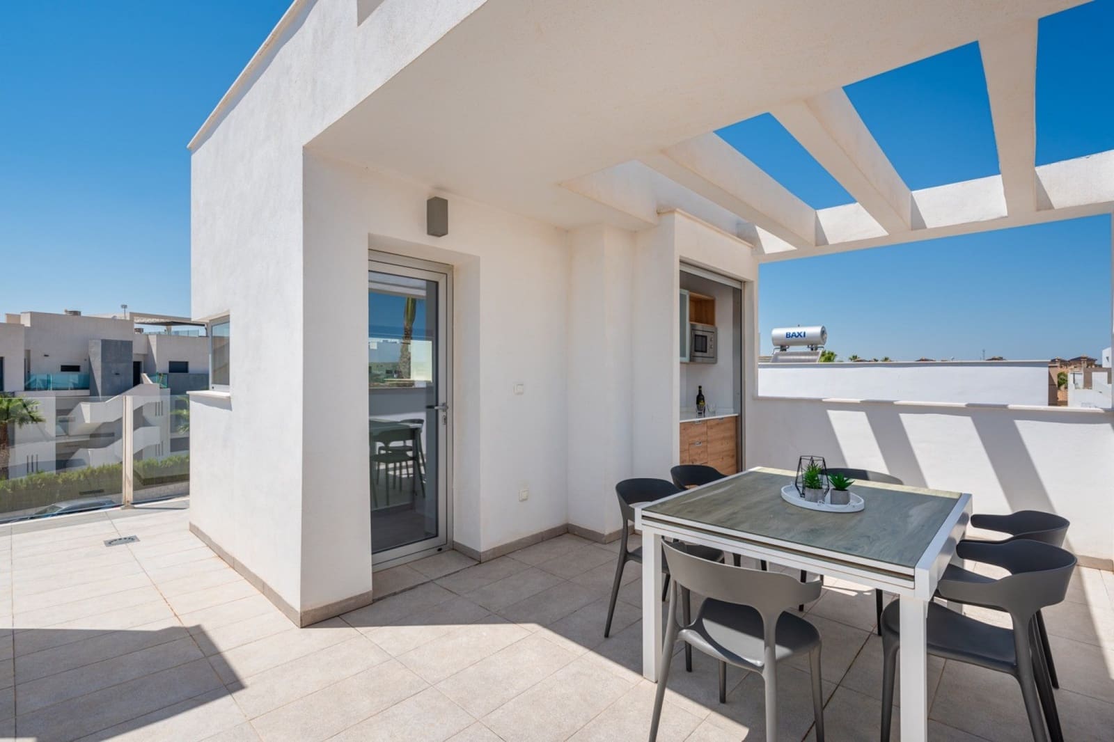 Chalet de 3 habitaciones en El Raso en venta con piscina - 445.000 € (Ref: 9858796)