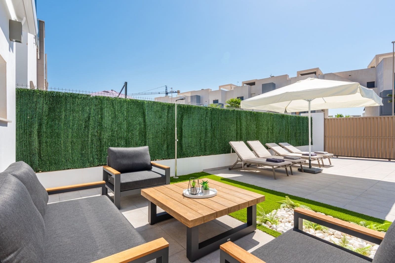 Chalet de 3 habitaciones en El Raso en venta con piscina - 445.000 € (Ref: 9858796)